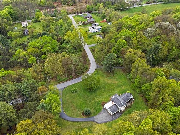 2nd image of 166 Cardinal Lane