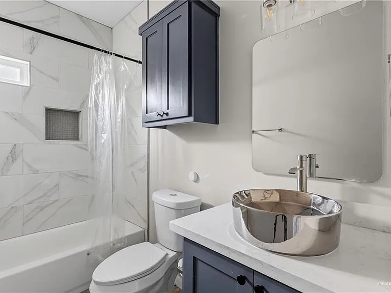 1233 Country Club Dr #1 — Photo 8