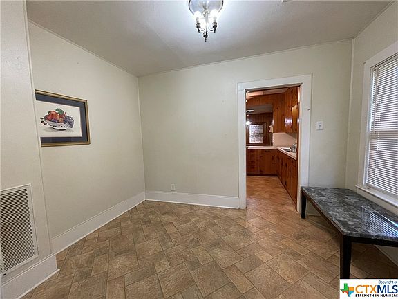 5th image of 312 E Belle Ave