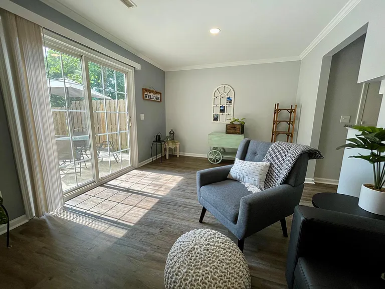4225 Baylor St — Photo 3