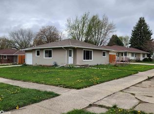 404 Arizona Ave NW, Orange City, IA 51041