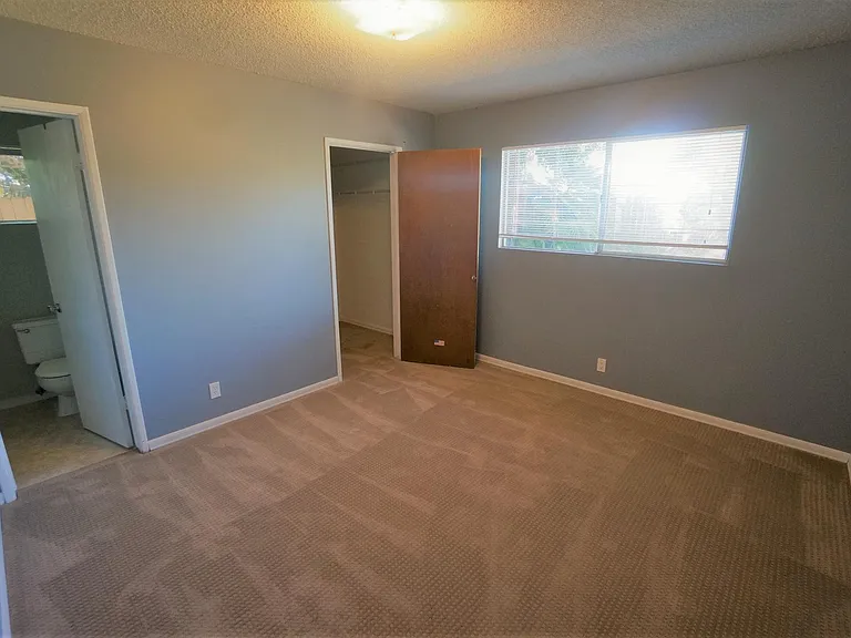 960 Nolbey St — Photo 15