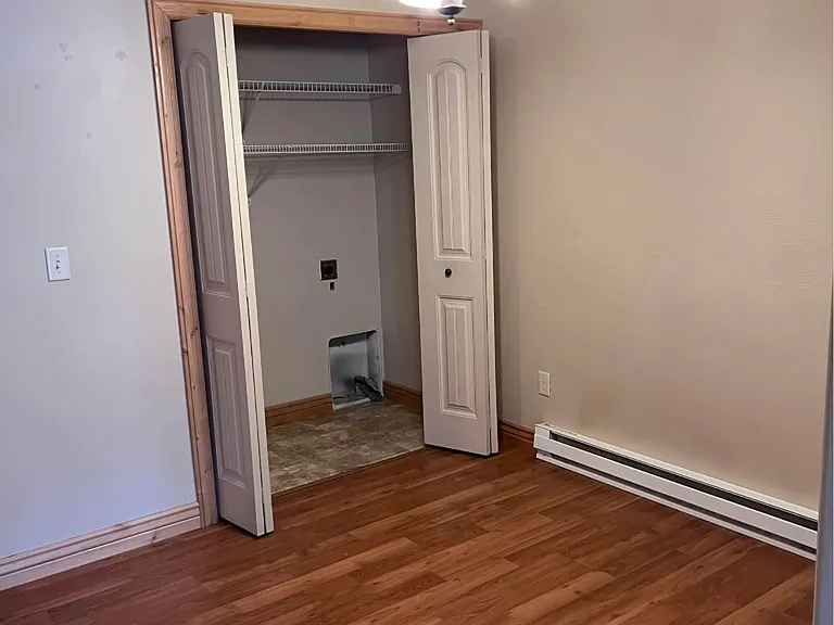 524 E Broadway St — Photo 1