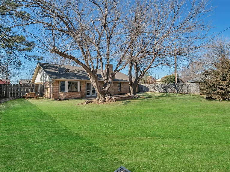 2600 Cherokee Strip St — Photo 14