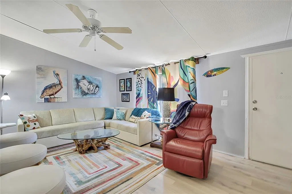 4 bed, 2.0 bath, 1344 sqft, $3,200 — Photo 2