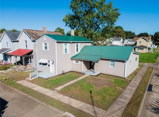 1152 Adams St, Coshocton, OH 43812