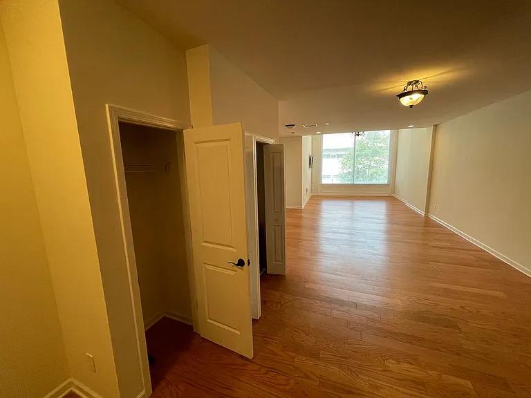 99 Pine Street — Photo 4