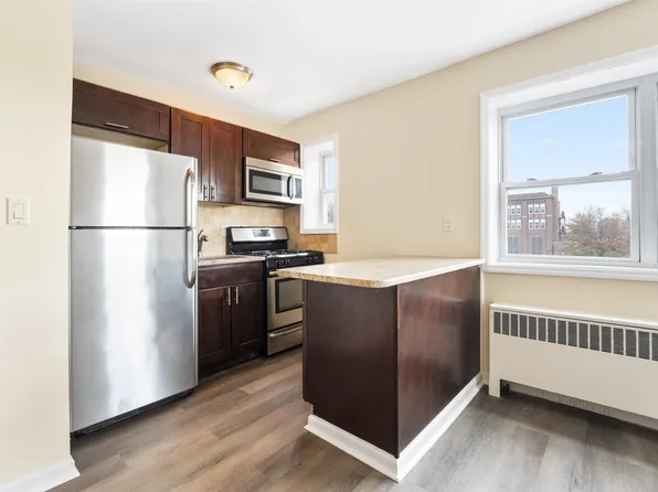 210 Woodcliff Avenue image 7 of 14