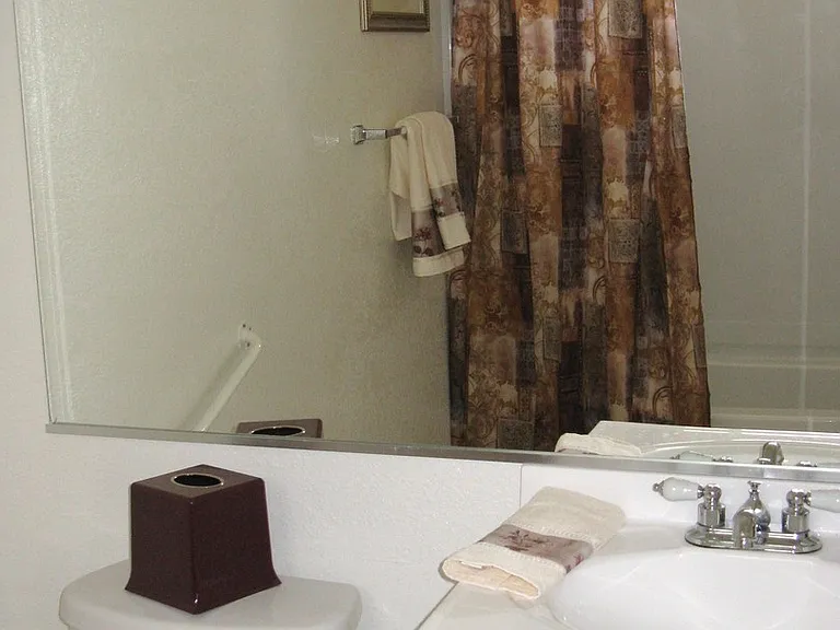 Elm Terrace Apartments — Photo 44