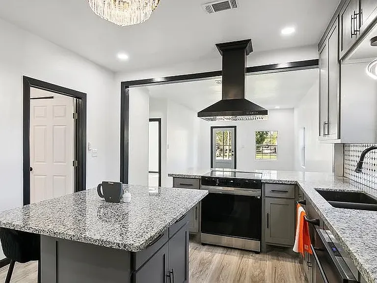 2411 Travis St — Photo 1