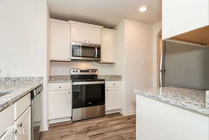 3 bed, 2.0 bath, 1379 sqft, $1,845 — Photo 3