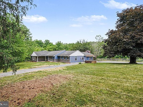 4th image of 3214 Sandy Hook Rd