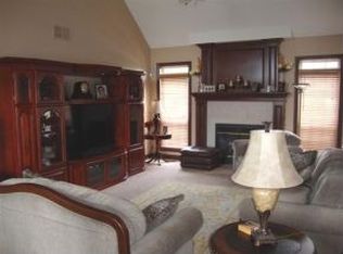 1129 S Rosedale Sq, Webb City, MO 64870