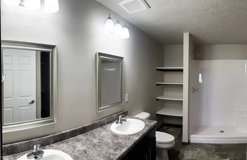 Mst bathroom 2-- herritage - 1000 Sierra St