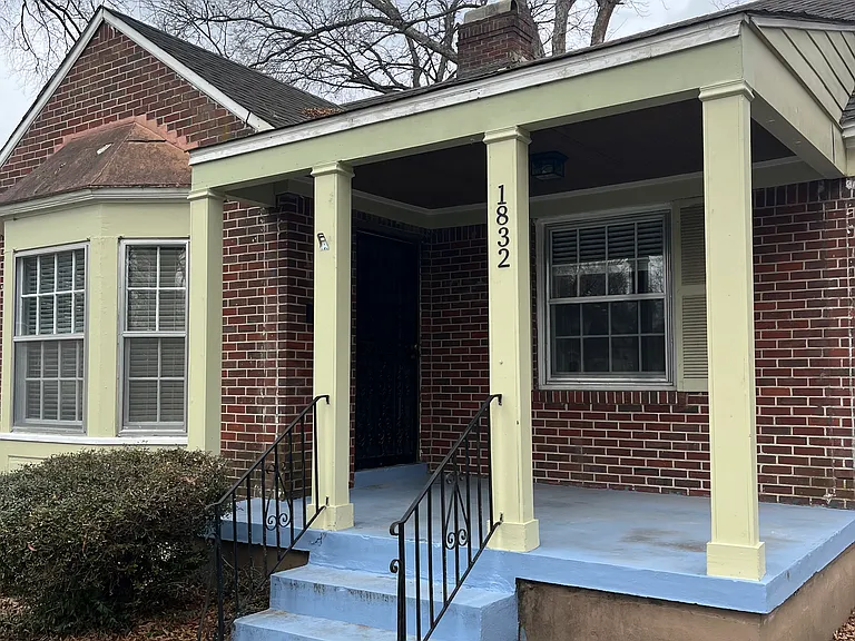 1832 Netherwood Ave — Photo 2
