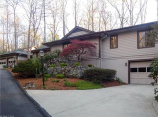 33 Mayapple Ct, Laurel Park, NC 28739