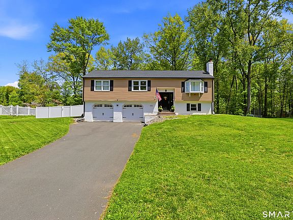 4th image of 100 Susan Drive