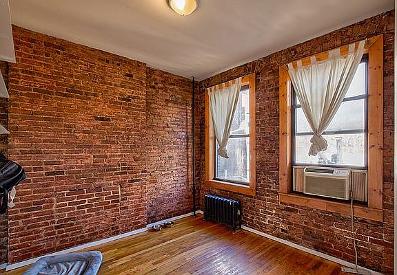 3rd image of 238 E 9th St #8