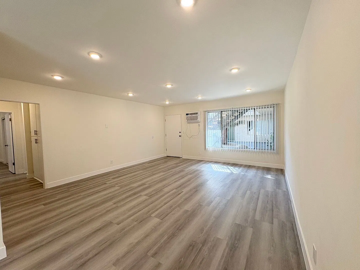 8123 Langdon Ave — Photo 3