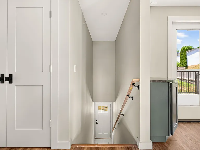 176 Hudson St #4 — Photo 2