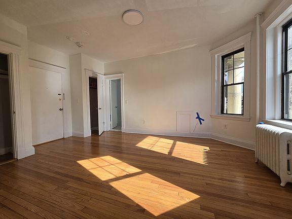 3rd image of 2 Sutherland Rd APT 5