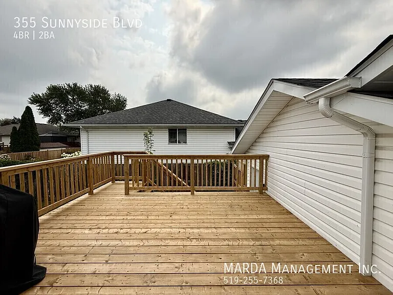 355 Sunnyside Blvd — Photo 18
