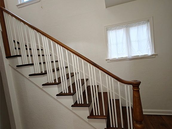 2nd image of 210 S Summit Avenue
