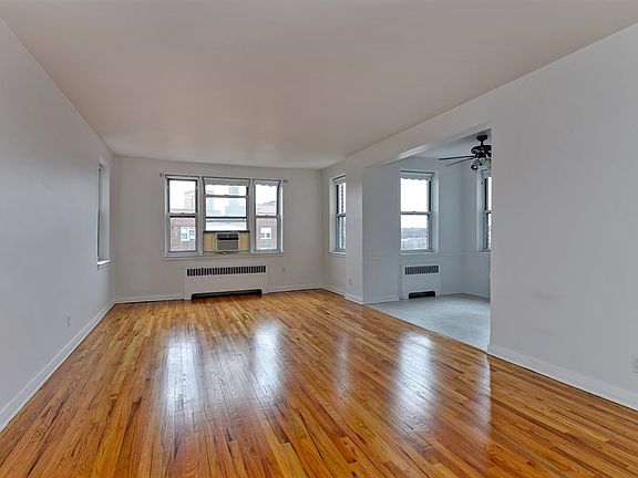 4th image of 290 Collins Ave APT 9G