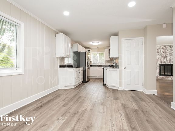 5th image of 1329 Berwick Rd