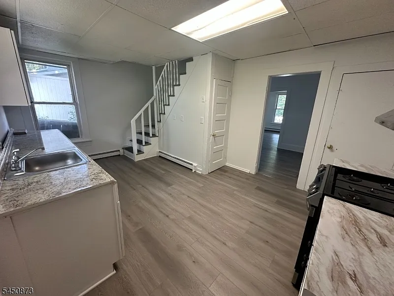 3 bed, 1.0 bath, $2,200 — Photo 2