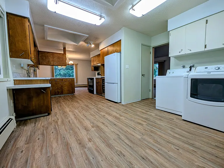 2575 Yew Street Rd — Photo 18
