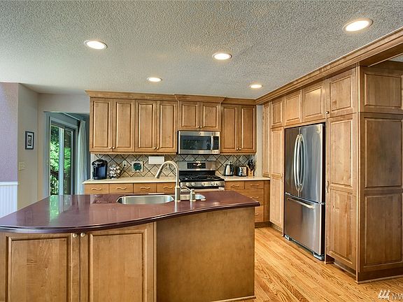 4th image of 4105 209th Pl NE