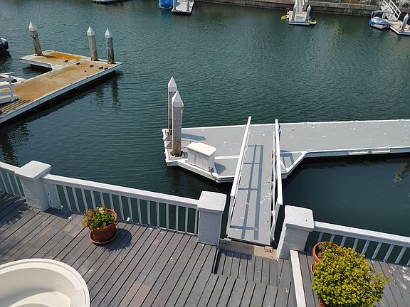 Dock