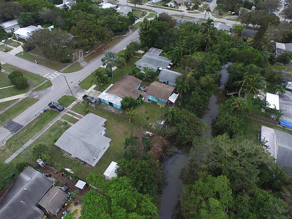 2nd image of 506 S Caloosahatchee Avenue
