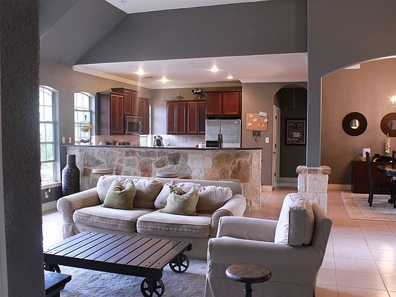 3rd image of 215 Delanoy Dr