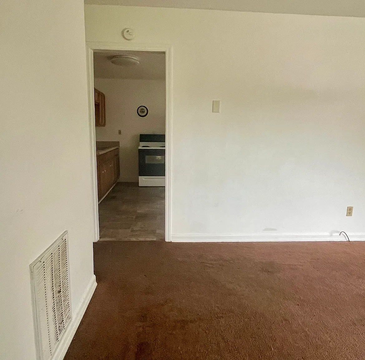 3 bed, 1080 sqft, $1,295 — Photo 2