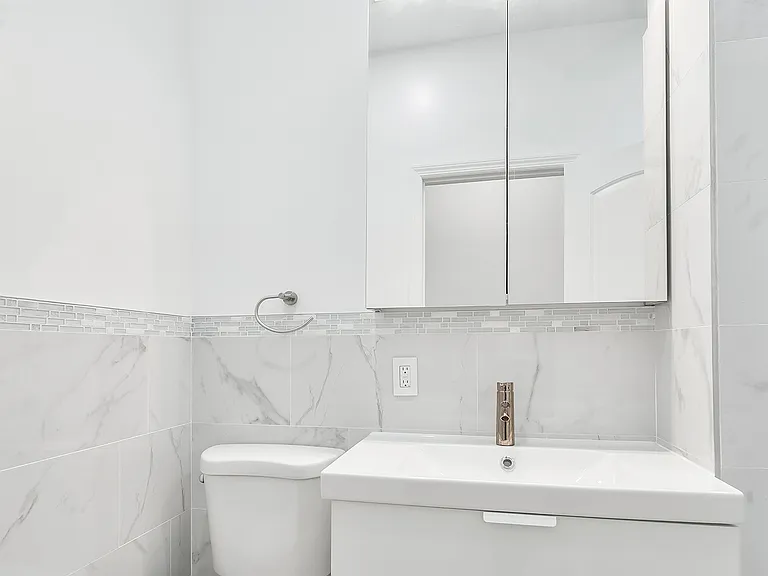 1670 1st Ave #4N — Photo 8