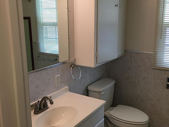 3rd image of 327 E Adams St