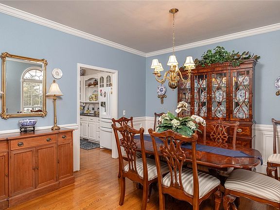 4th image of 4018 E Churchill Dr