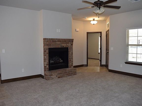 5th image of 421 Charles Ct