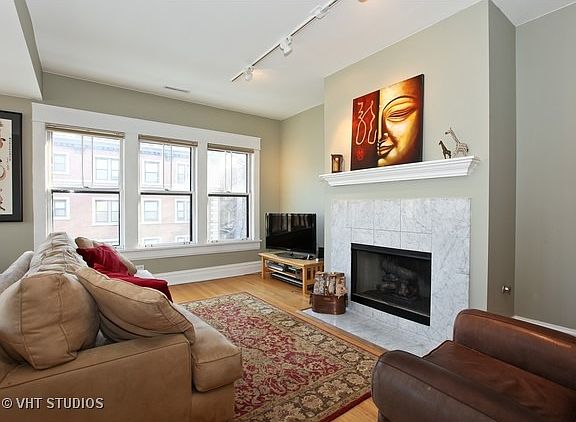 2nd image of 4194 N Clarendon Ave #2