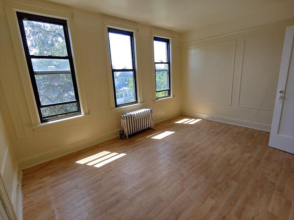 1st image of 3127 96th St Floor 2