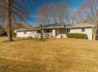 1532 Featherstone Rd, Rockford, IL 61107