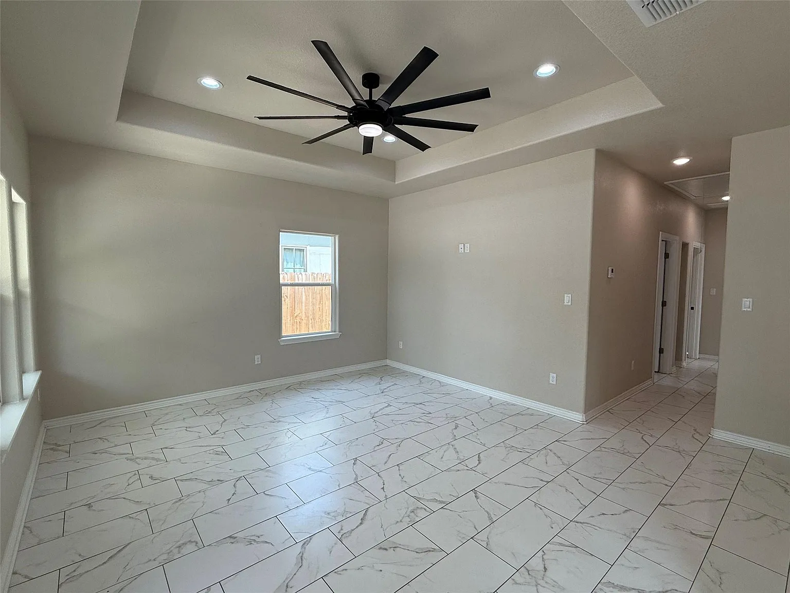 3 bed, 2.0 bath, 1064 sqft, $1,700 — Photo 2