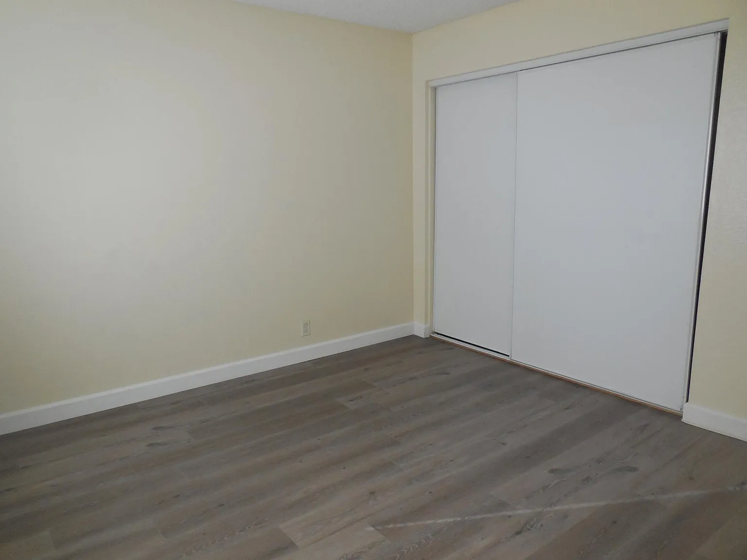 833 Gaviota Ave — Photo 4