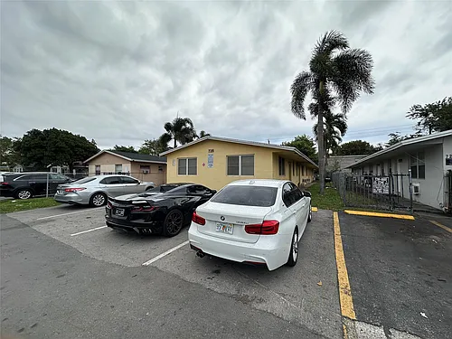 728 NW 4th Ave #4 Photo 1