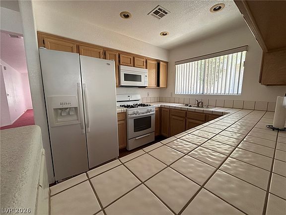 4th image of 2207 Camel Mesa Dr