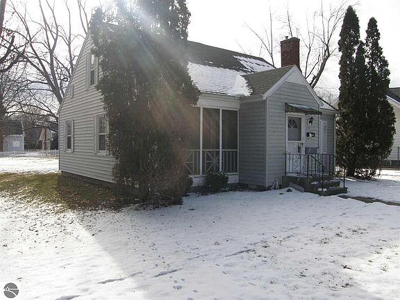 3rd image of 411 Elwell St