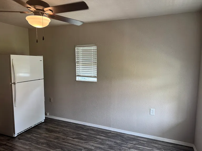 115 W Kansas Ave #20 — Photo 8