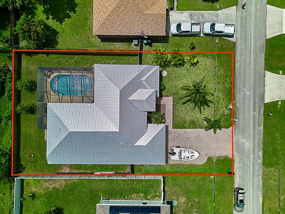 5th image of 343 NW Byron Street W